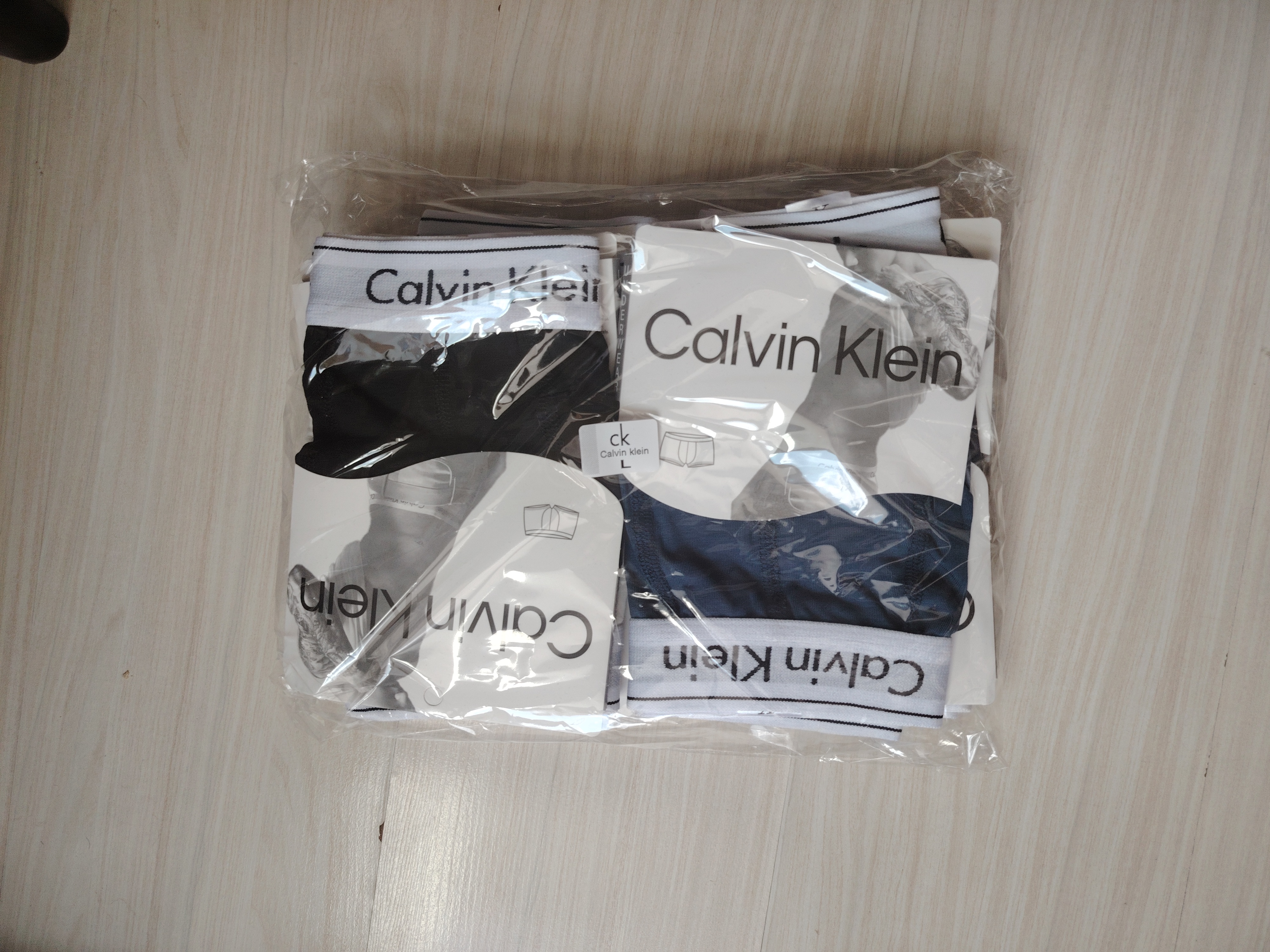 شورت نیم پا مردانه Calvin Klein عمده بسته 12 عددی
